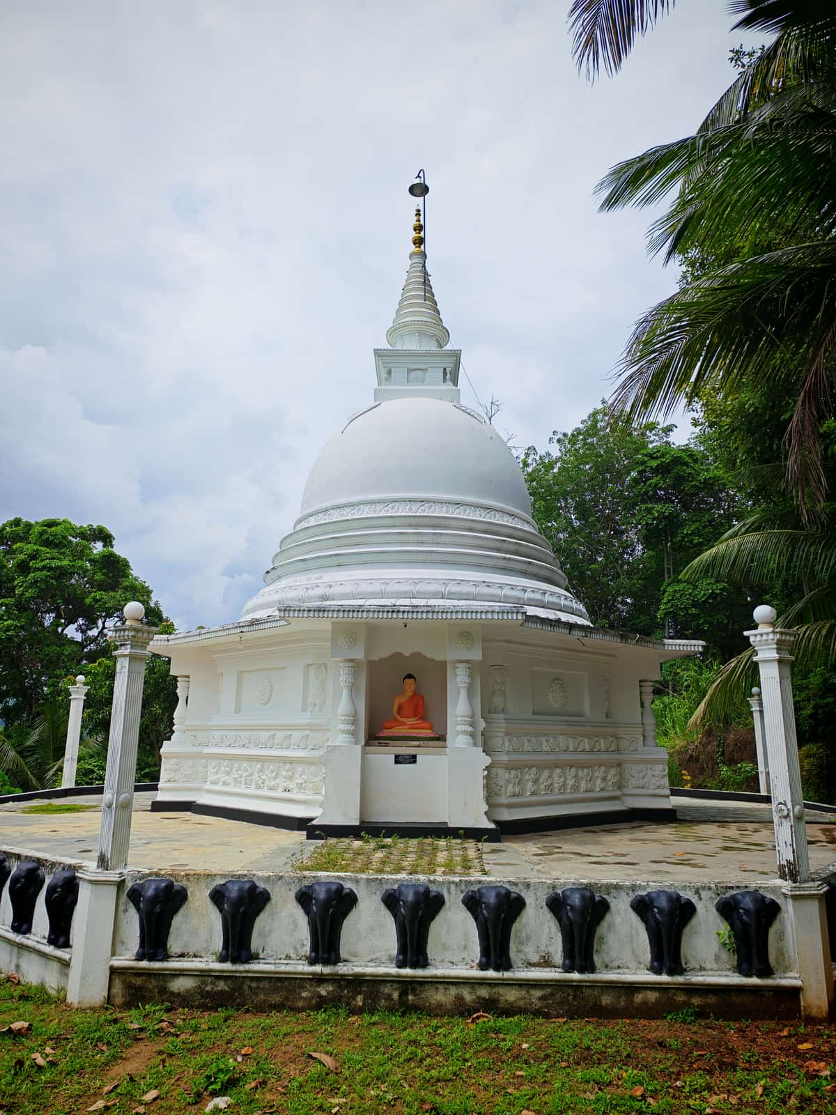 ආංගීරස සෑය - පරිසරය