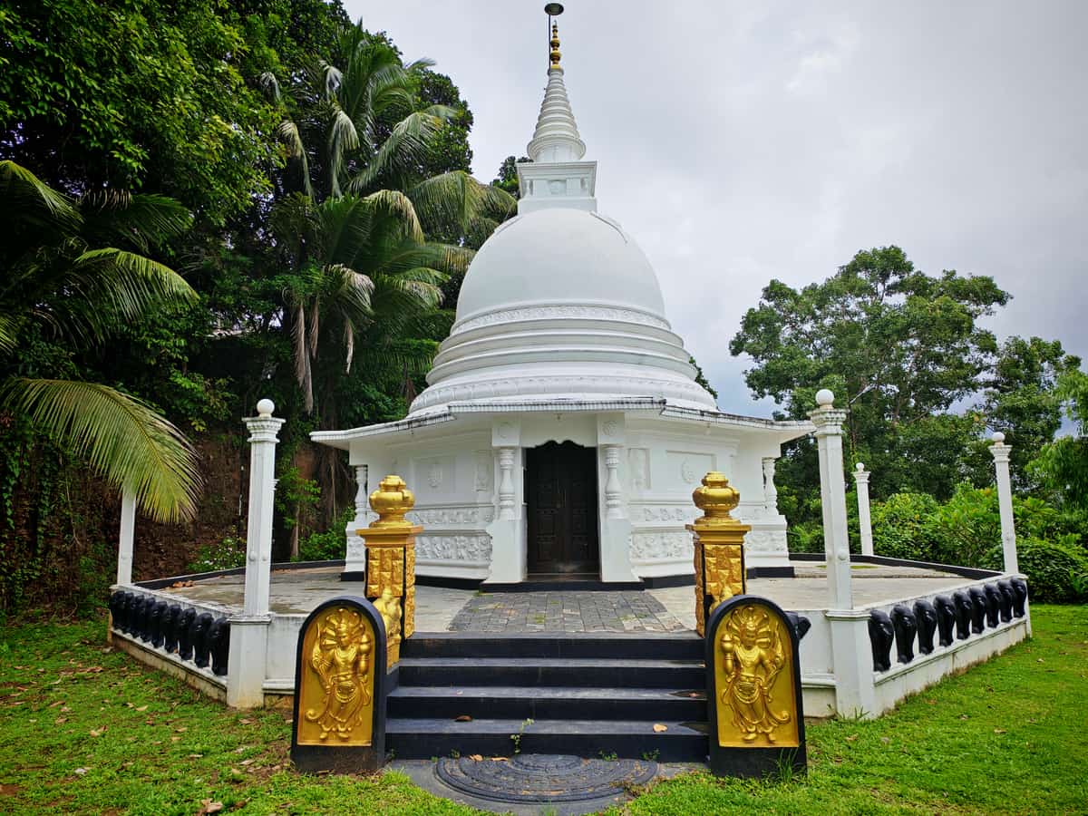 ආංගීරස සෑය - පූජාව