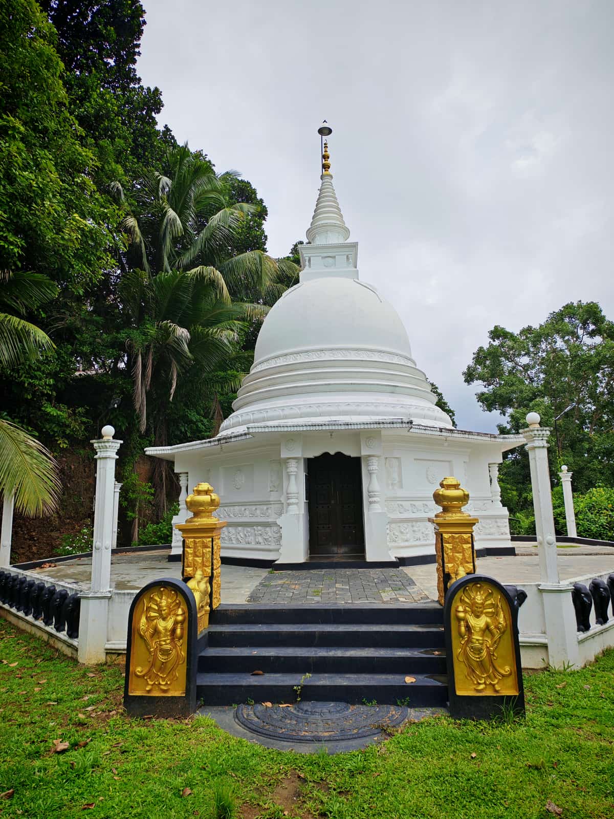 ආංගීරස සෑය - ශාන්ත