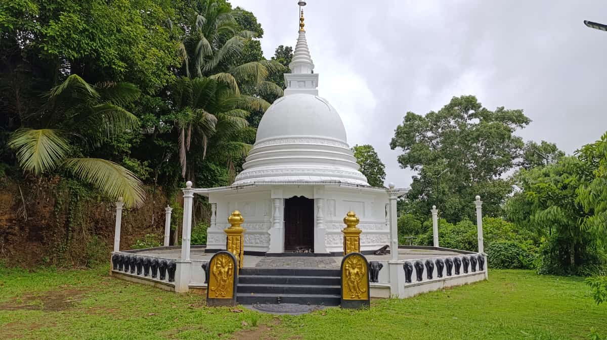 හරිතගිරි විහාරයේ ස්තූපය